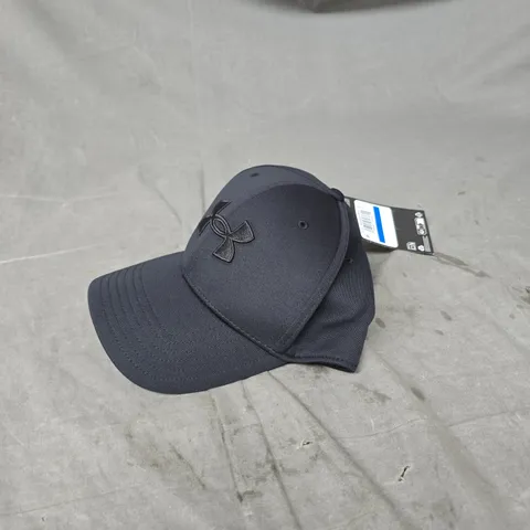 UNDER ARMOUR CAP IN BLACK SIZE XL/2XL