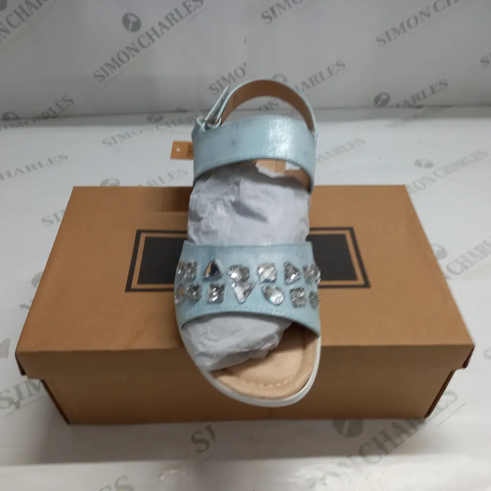 BOXED PAIR OF CUSHION WALK JEWELLED SANDALS IN SILVER - SIZE 7