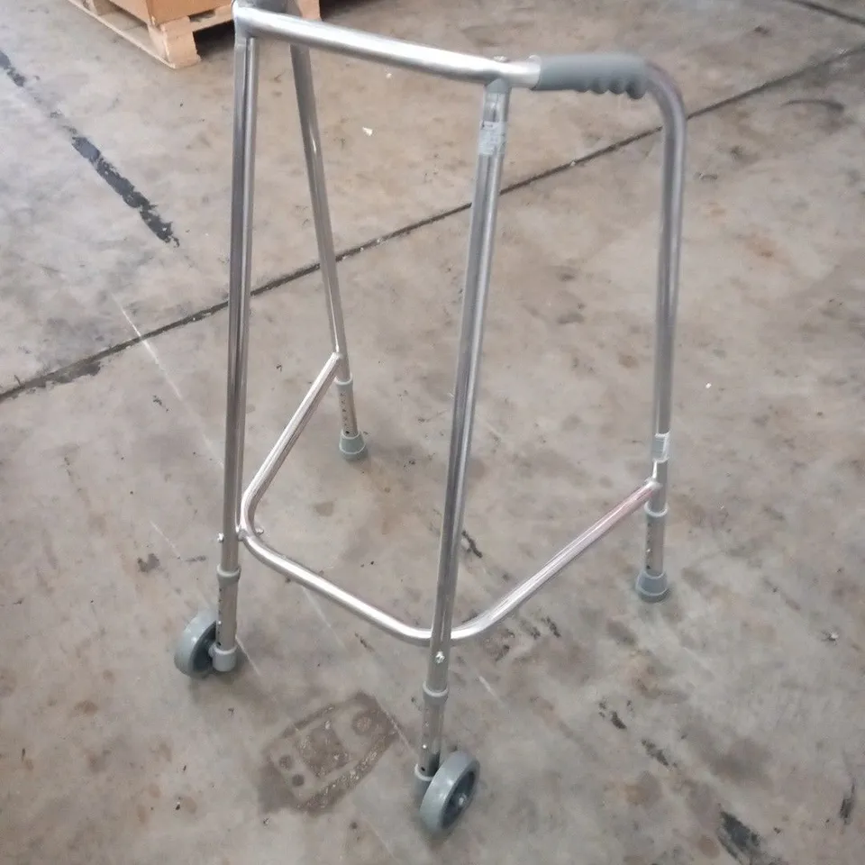 TRU LIFE 80-90CM DOMESTIC WHEELED ZIMMER FRAME