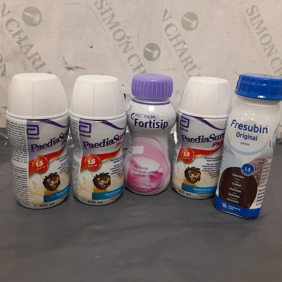 APPROXIMATELY 25 ASSORTED NUTRITION DRINKS TO INCLUDE ABBOTT PAEDIASURE PLUS, NUTRICIA FORTISIP, FRESUBIN 