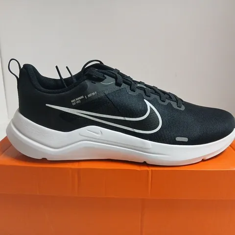 BOXED PAIR OF NIKE DOWNSHIFTER 12 RUNNING SHOES – BLACK/WHITE, UK 10