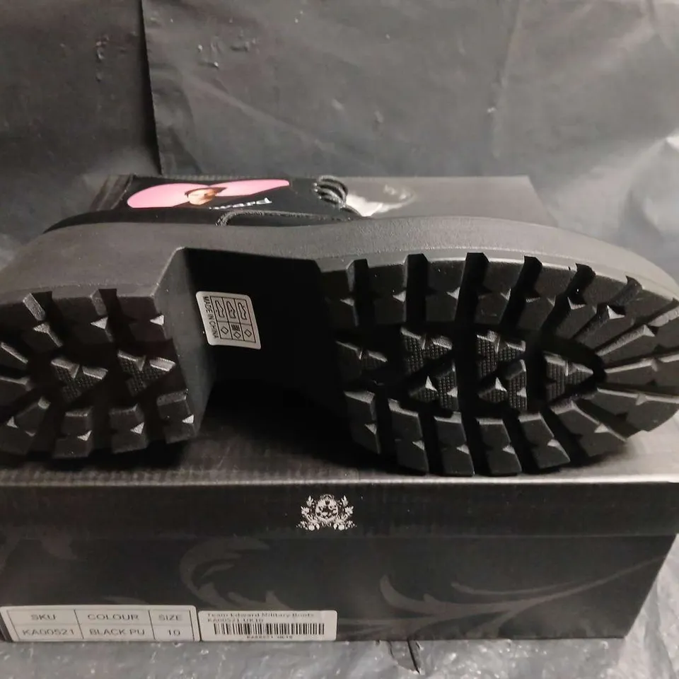 BOXED PAIR OF KOI TEAM EDWARD MILITARY BOOTS - UK SIZE 10