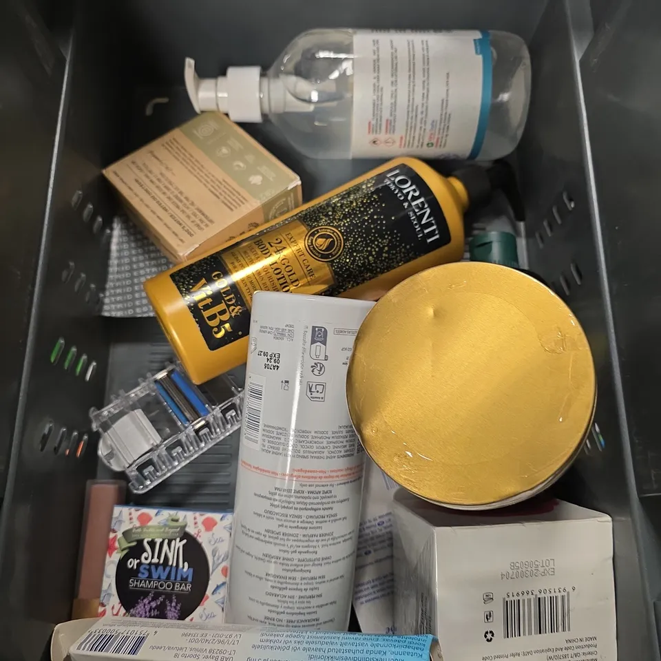 APPROXIMATEY 20 ASSORTED HEALTH AND BEAUTY PRODUCTS TO INCLUDE - DEVON WICK SNOW PIXIE CARPET FRESHENER - UV NAIL LAMP - SKIN + ME FIRMING VITAMIN C SERUM - ETC