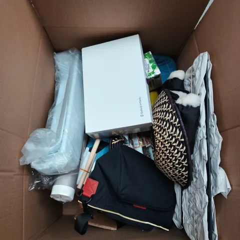 BOX OF ASSORTED HOUSEHOLD ITEMS 