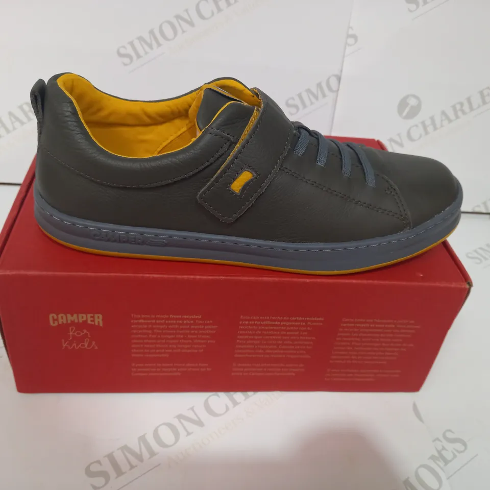 BOXED PAIR OF CAMPER FOR KIDS SHOES IN GREEN UK SIZE 5