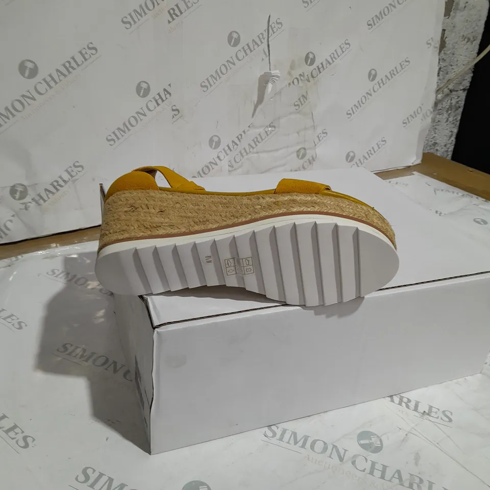 BOXED MARC FISHER ZAKO WEDGE SANDALS MUSTARD SIZE 6.5