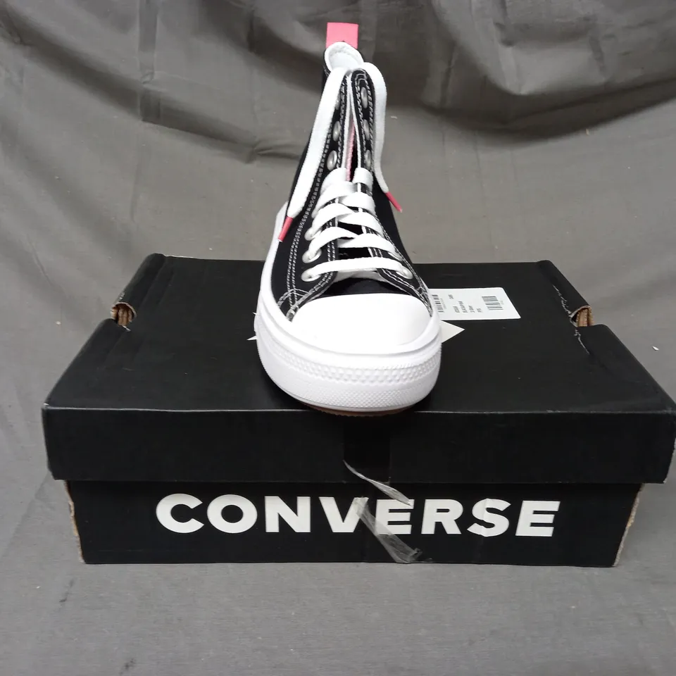 BOXED PAIR OF CONVERSE SHOES IN BLACK/WHITE UK SIZE 3