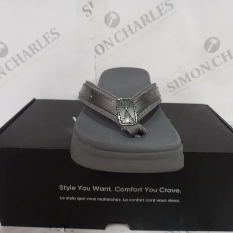 VIONIC PLATFORM OPEN TOE SANDAL IN GREY - SIZE 6