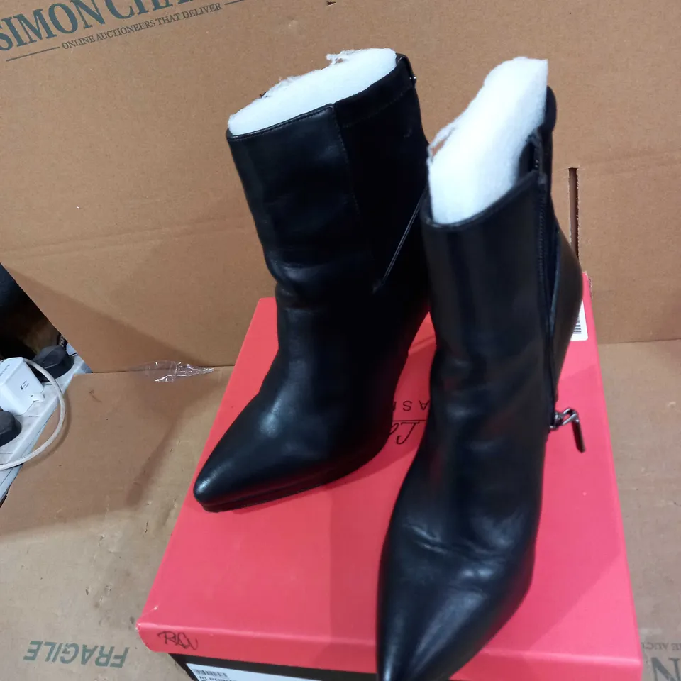 RUTH LANGSTFORN DESIGNER STYLE  BLACK HIGH HEELS SIZE M 