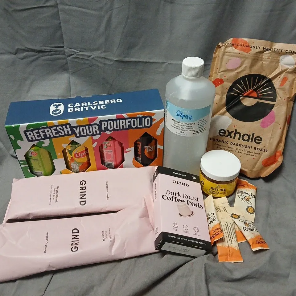 APPROXIMATELY 12 ASSORTED FOOD & DRINK ITEMS TO INCLUDE EXHALE ORGANIC DARKISH ROAST, JUST BEE VITALITY HONEY, GRIND DARK ROAST COFFEE PODS, ETC - COLLECTION ONLY