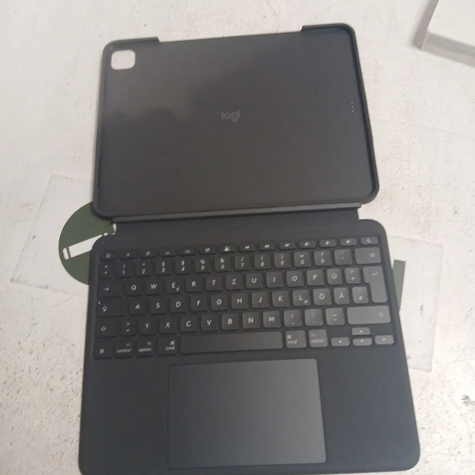 LOGITECH COMBO TOUCH KEYBOARD CASE FOR IPAD PRO 13-INCH (M4) – BLACK GERMAN LAYOUT