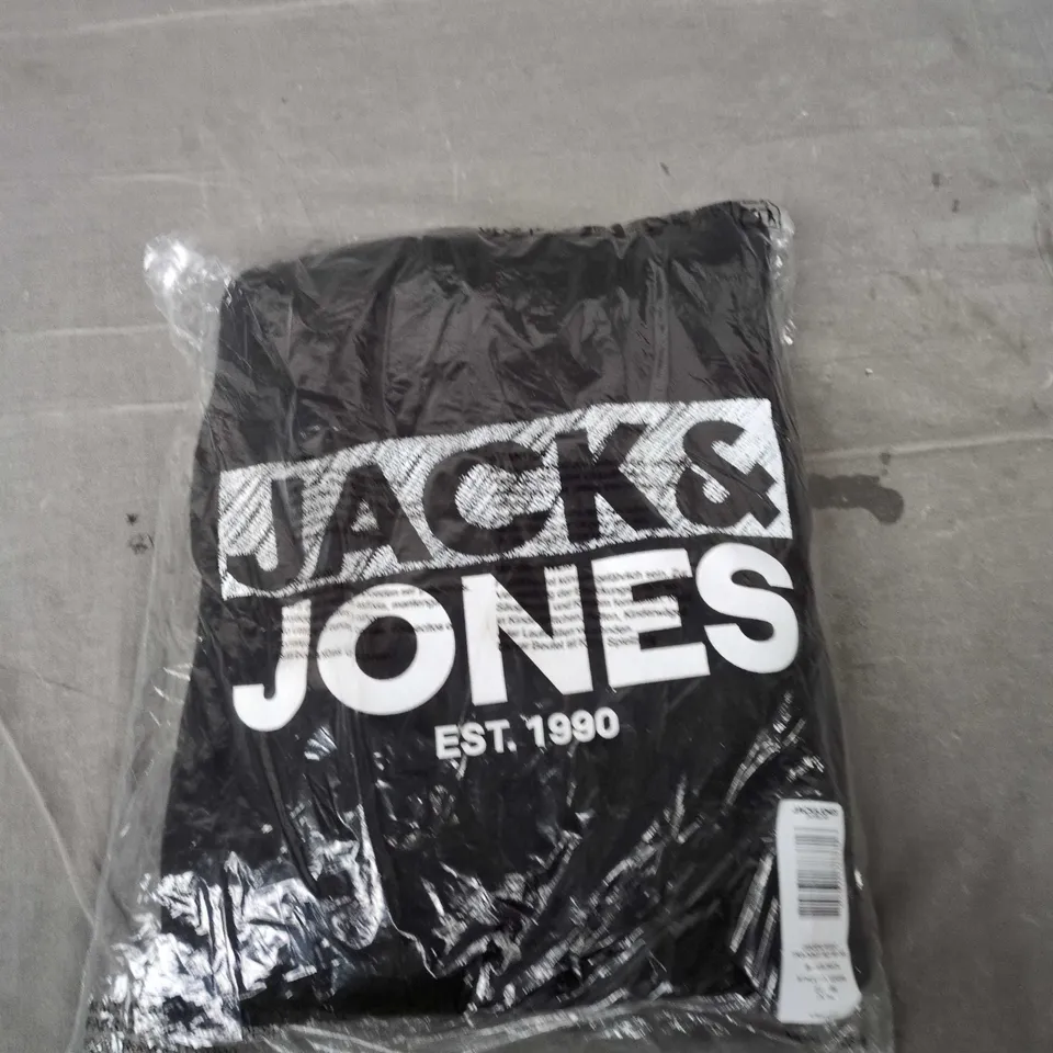 BOX OF APPROXIMATELY 25 ASSORTED CLOTHING ITEMS TO INCLUDE:  HOODIE AND JOGGERS