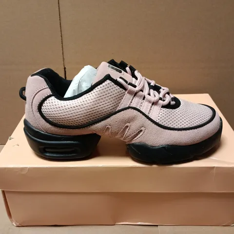 BOXED PAIR OF BLOCH BOOST DRT DANCE SNEAKERS IN PINK - UK 6