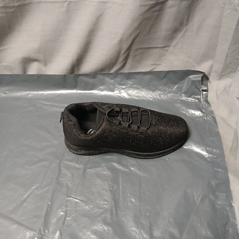 LILLEY PAIR OF BLACK GLITTER-TEXTURED SNEAKERS WITH LACE-UP CLOSURE UK SIZE 3. UNBOXED