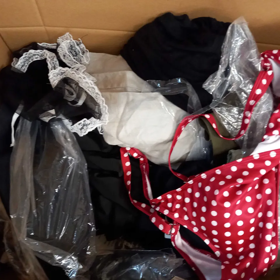 LARGE QUANTITY OF ASSORTED CLOTHING TO INCLUDE DRESSES, JUMPERS, SHORTS, T-SHIRTS, ETC