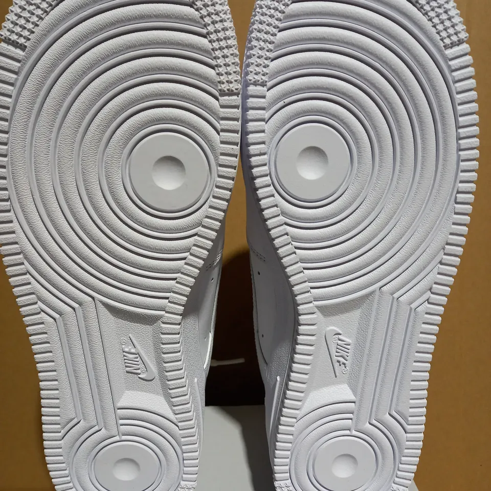 NIKE DD8959-100 WOMENS AIR FORCE 1 '07 WHITE TRAINERS - SIZE 6.5