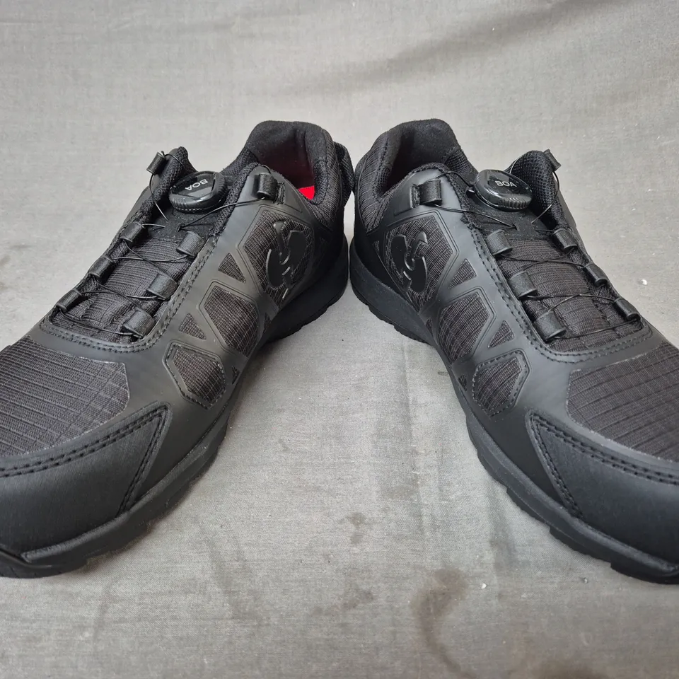 BOXED PAIR OF STRAUSS SAFETY TOE CAP SHOES IN BLACK UK SIZE 8