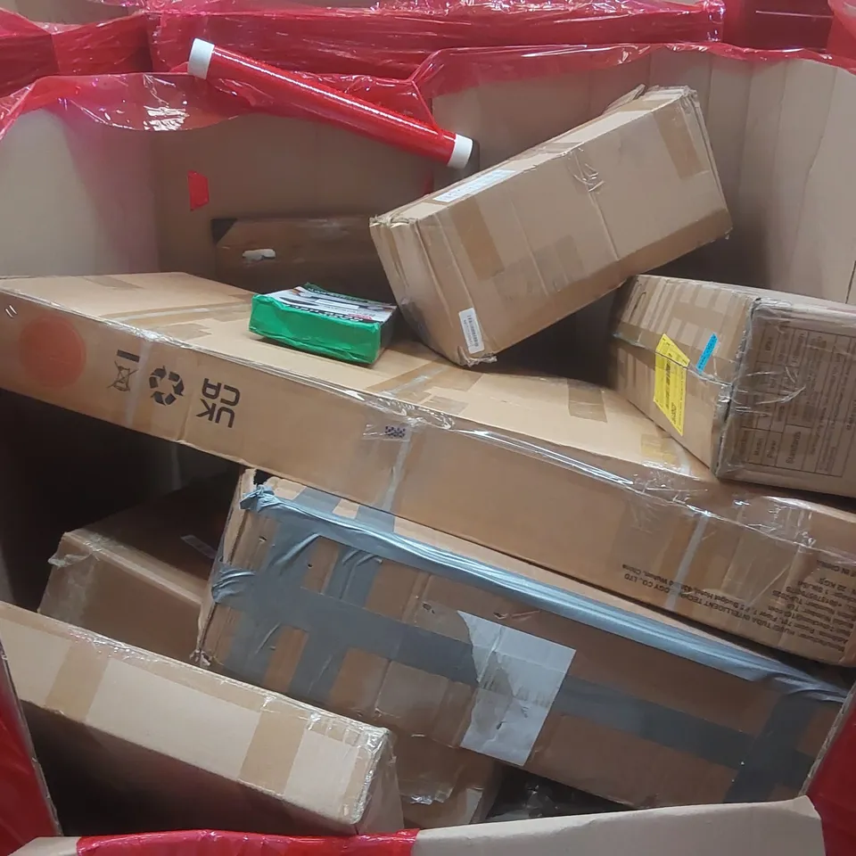 PALLET CONTAINING A VERY LARGE QUANTITY OF ASSORTED ITEMS INCLUDING: GARDEN PUMP, KUMO RICE COOKER, SLOW JUICER ECT