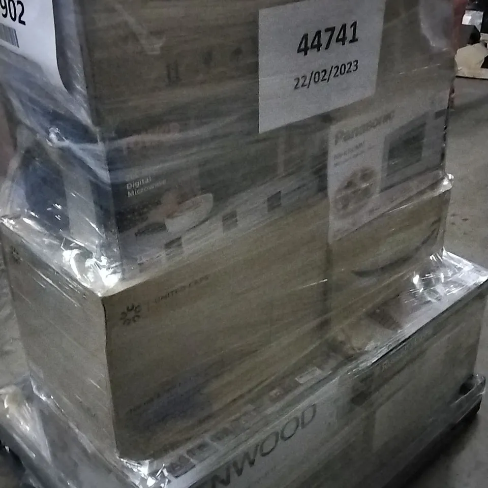PALLET OF APPROXIMATELY 16 ASSORTED PRODUCTS TO INCLUDE;
