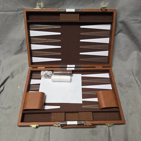 BACKGAMMON SET IN BROWN LEATHER LOOK CASE WITH DICE & CHECKERS