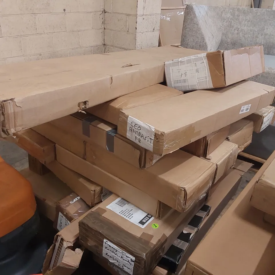 PALLET OF ASSORTED BOXED FURNITURE AND FURNITURE PARTS 
