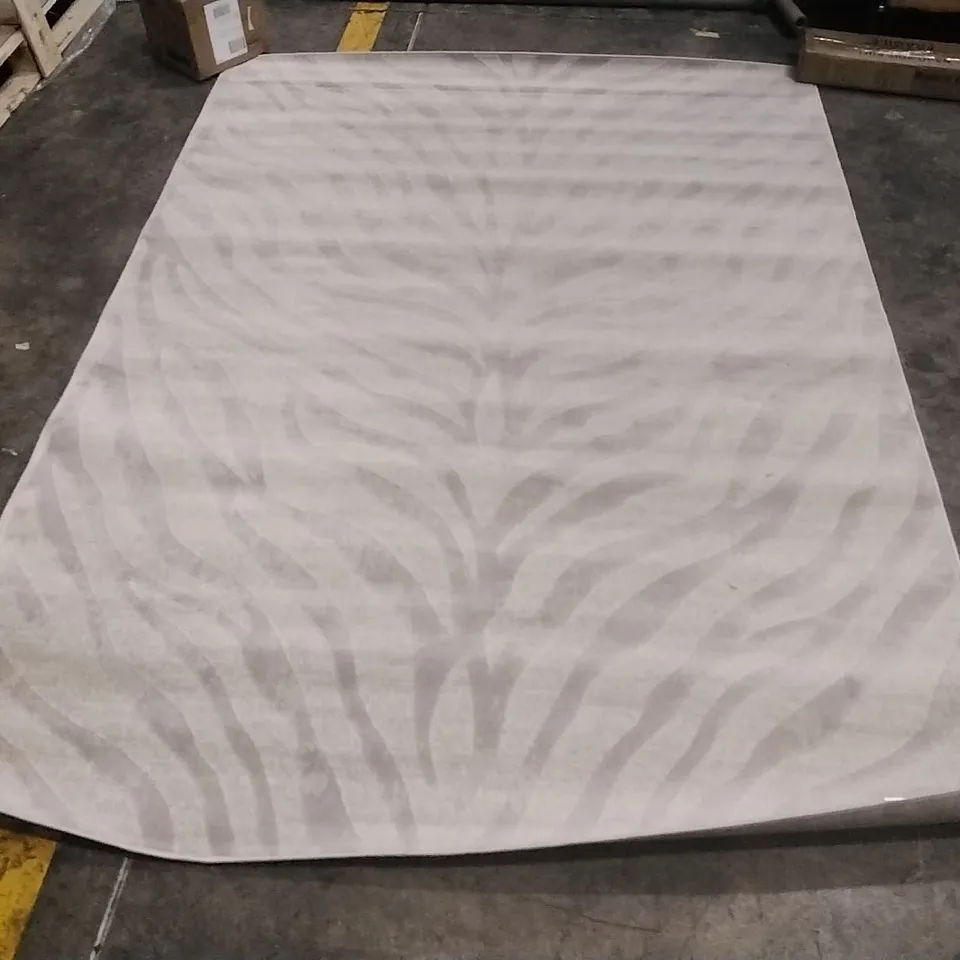 QUAMINE ANIMAL PRINT AREA RUG APPROXIMATELY 160X220CM
