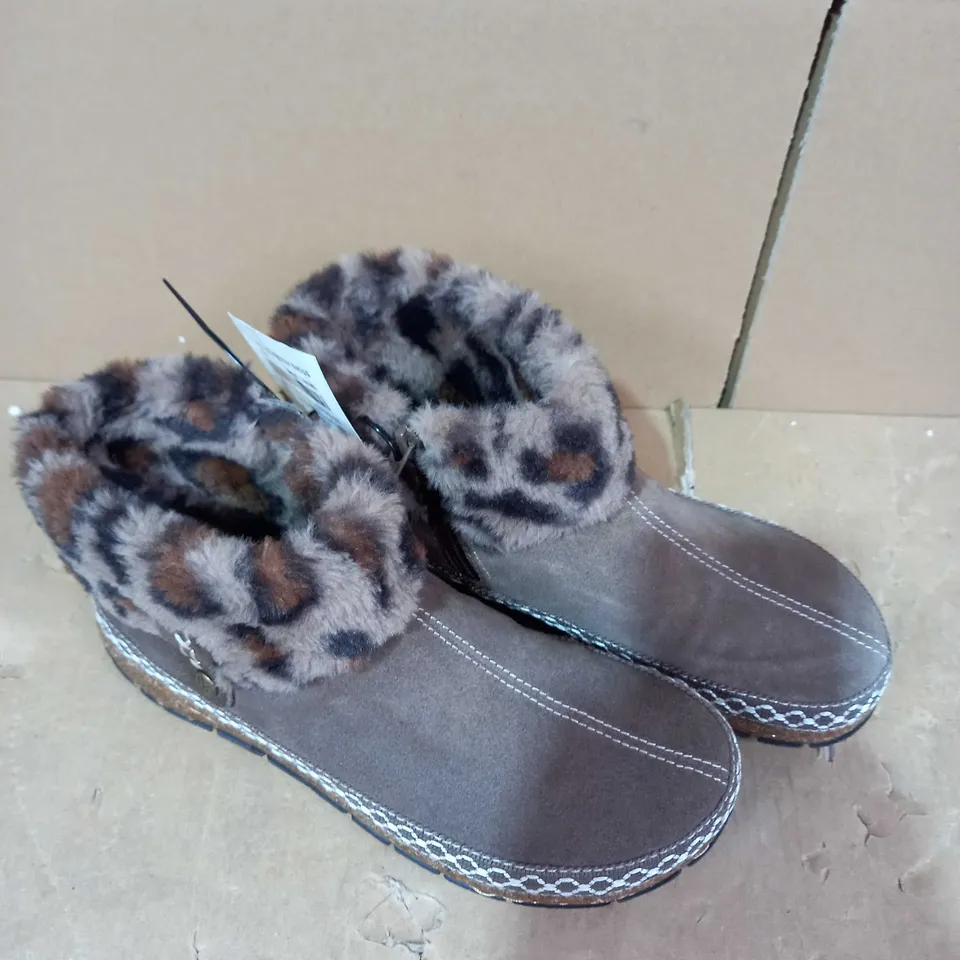 EARTH ORIGINS EMMALYN SUEDE HOUSE BOOTIE SLIPPER - SIZE UNSPECIFIED