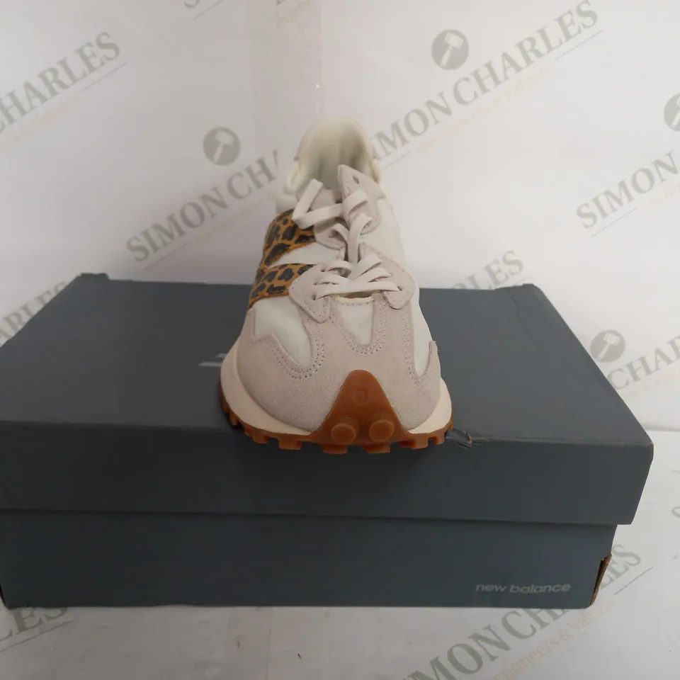 NEW BALANCE 327 IN WHITE - UK 4