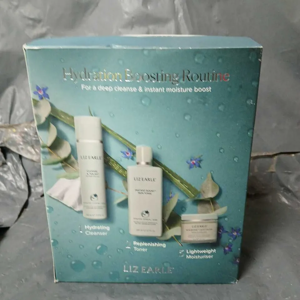 LIZ EARLE HYDRATION BOOSTING ROUTINE GIFT SET