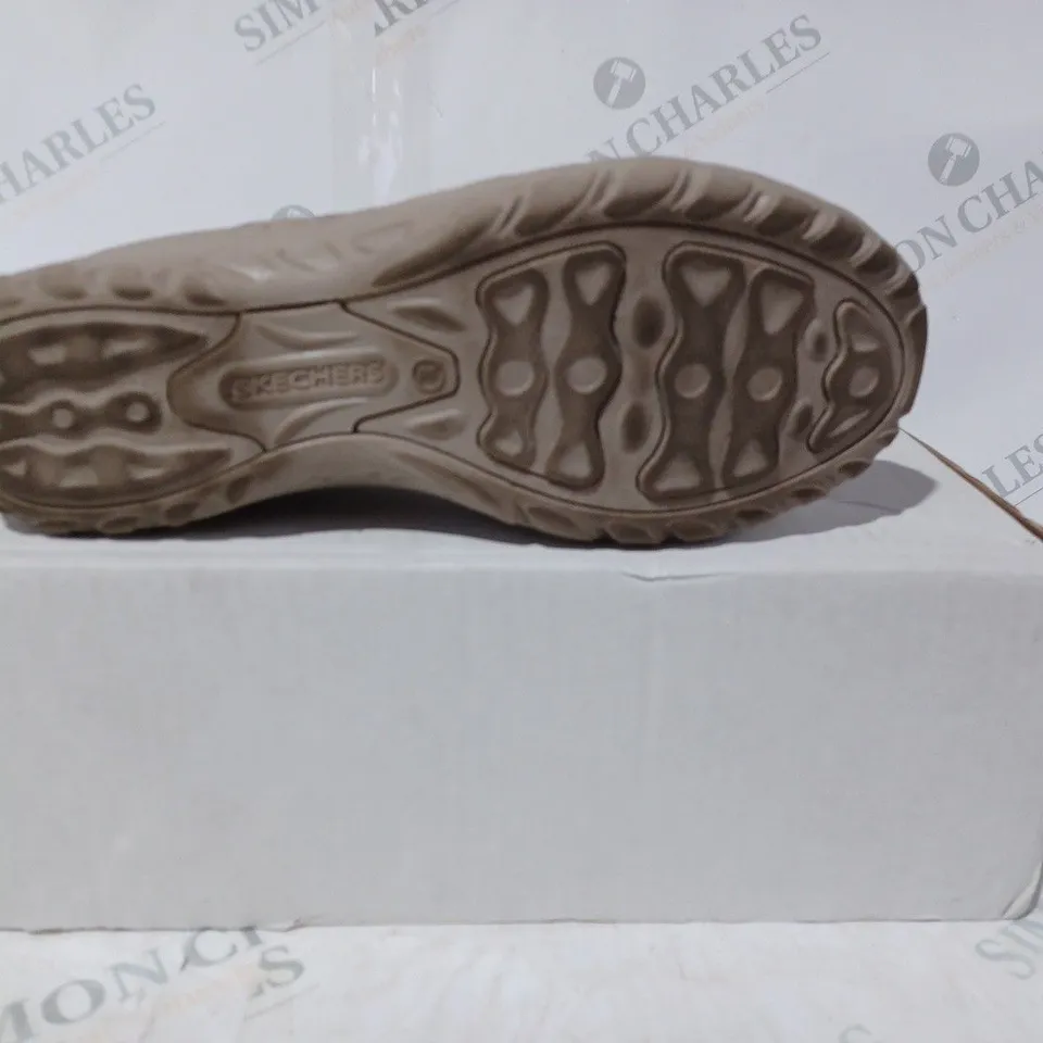 BOXED PAIR OF SKECHERS REGGAE 2.0 SHOES IN TAUPE SIZE 7