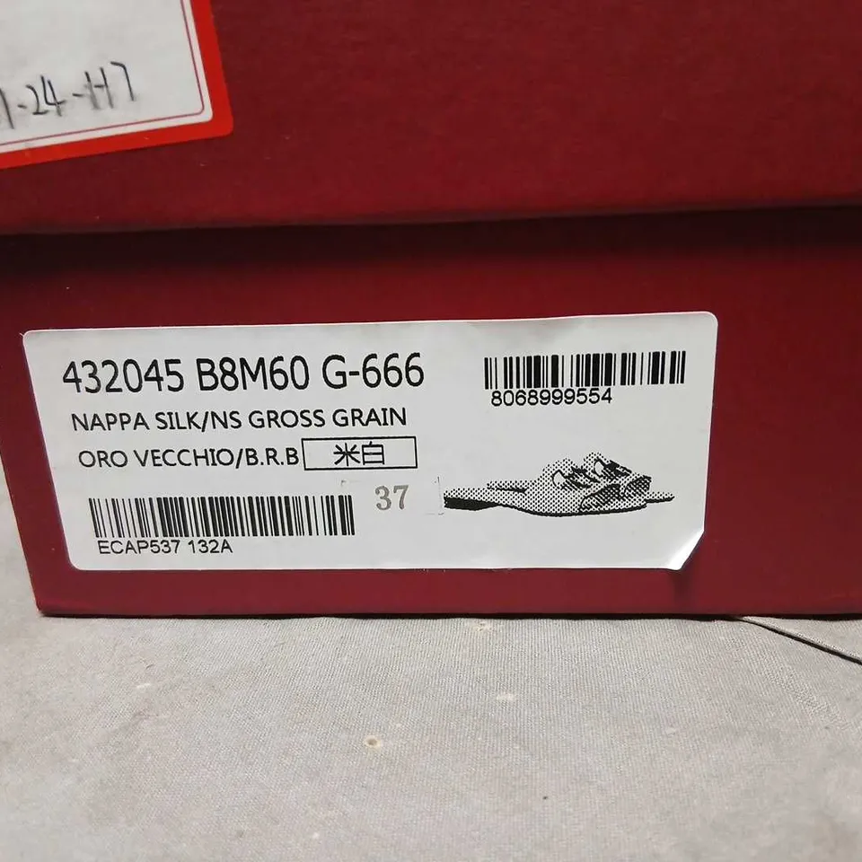 GUCCI LEATHER SLIDES – INTERLOCKING G LOGO – UK 4 (EU 37) – SAND