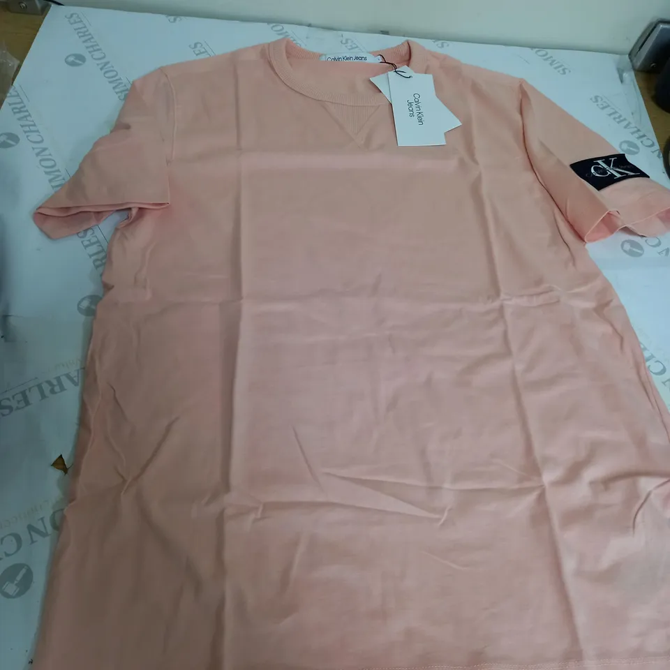 LARGE CALVIN KLEIN JEANS PINK TEE 