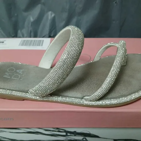 BOXED MODA IN PELLE OTTIE SANDALS IN GREY - SIZE 3