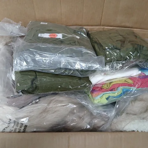 APPROXIMATELY 10 ASSORTED CLOTHING PRODUCTS IN VARIOUS STYLES & SIZES TO INCLUDE HANDBAG, PANTS ETC 