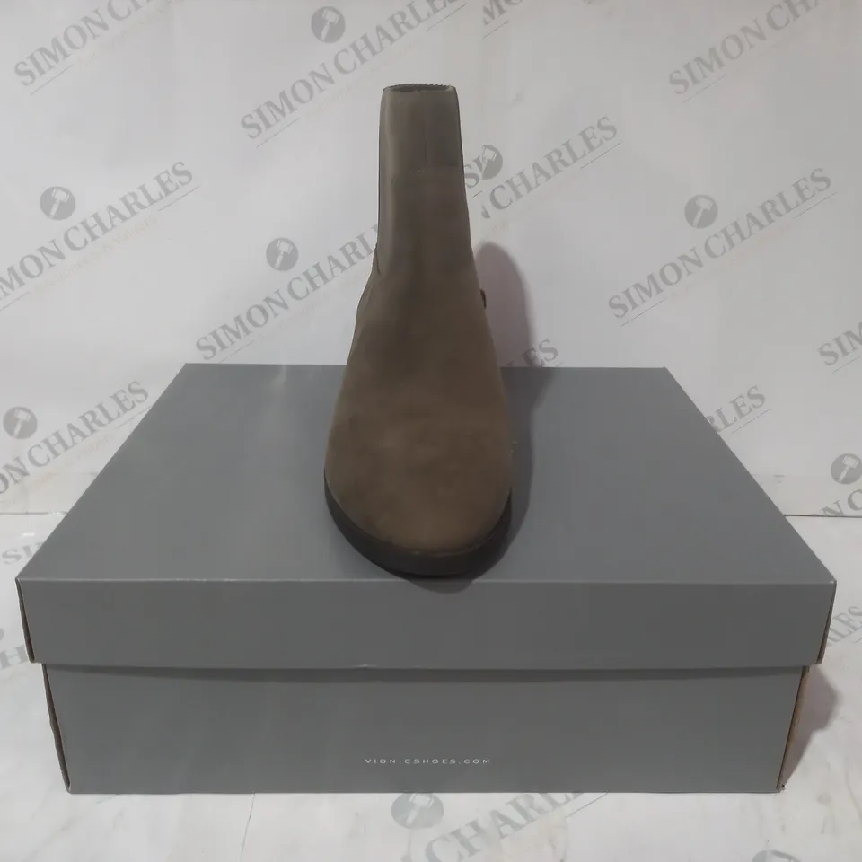 BOXED PAIR OF VIONIC LOW HEEL ANKLE BOOTS IN SAGE SIZE 7.5