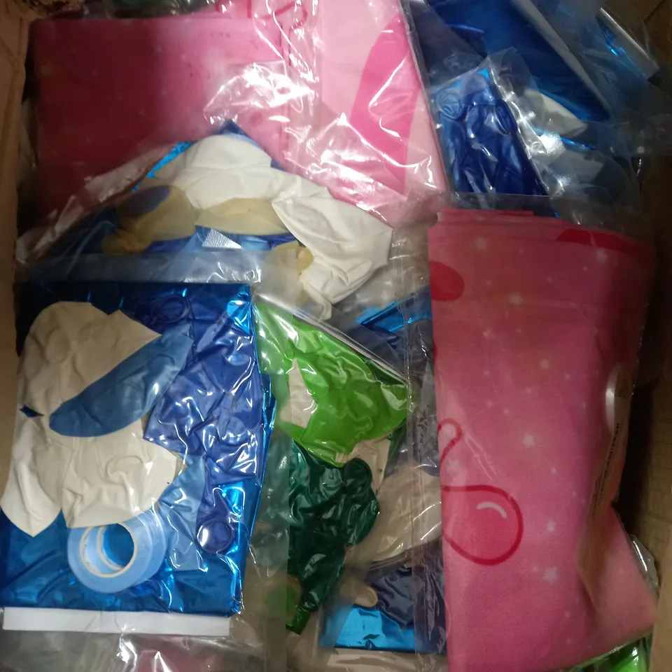 BOX OF APPROXIMATELY 30 ASSORTED BIRTHDAY & GENDER REVEAL ITEMS TO INCLUDE BALLOONS, BANNERS, TAPE ETC