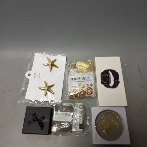 APPROXIMATELY 30 ASSORTED JEWELLERY PRODUCTS TO INCLUDE RINGS , WATCHES , NECKLACES , ETC