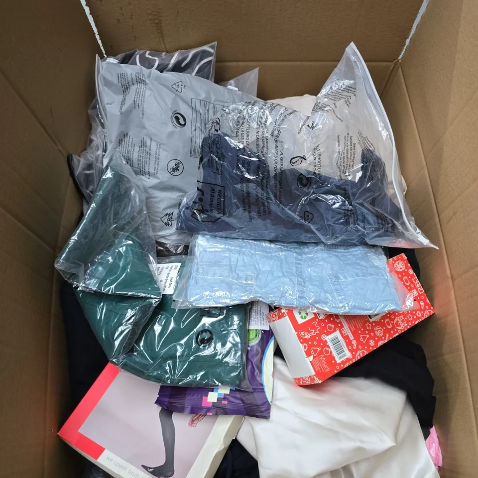 APPROXIMATELY 25 ASSORTED CLOTHING AND FASHION PRODUCTS IN VARIOUS STYLES AND SIZES - COLLECTION ONLY