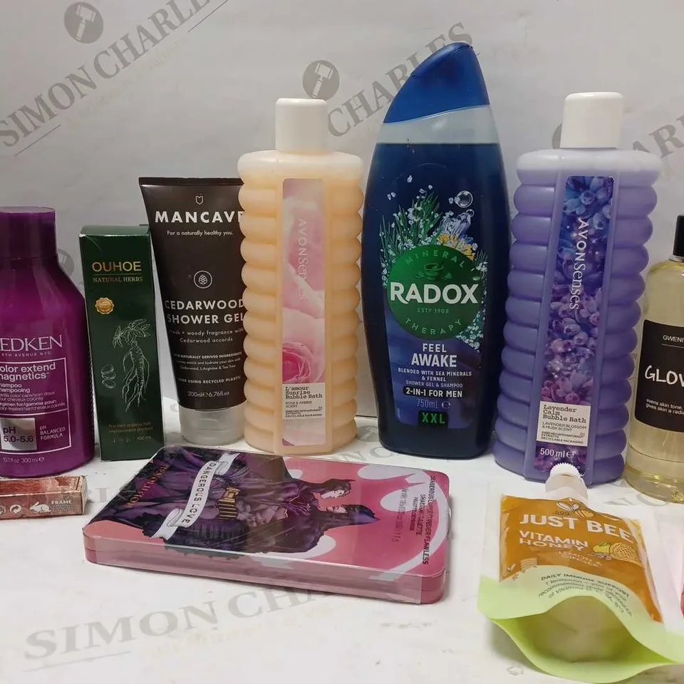 LOT OF APPROX 10 ASSORTED BEAUTY PRODUCTS TO INCLUDE REDKEN SHAMPOO, AVON SENSES BUBBLE BATH, MAN CAVE FACE SERUM, ETC 