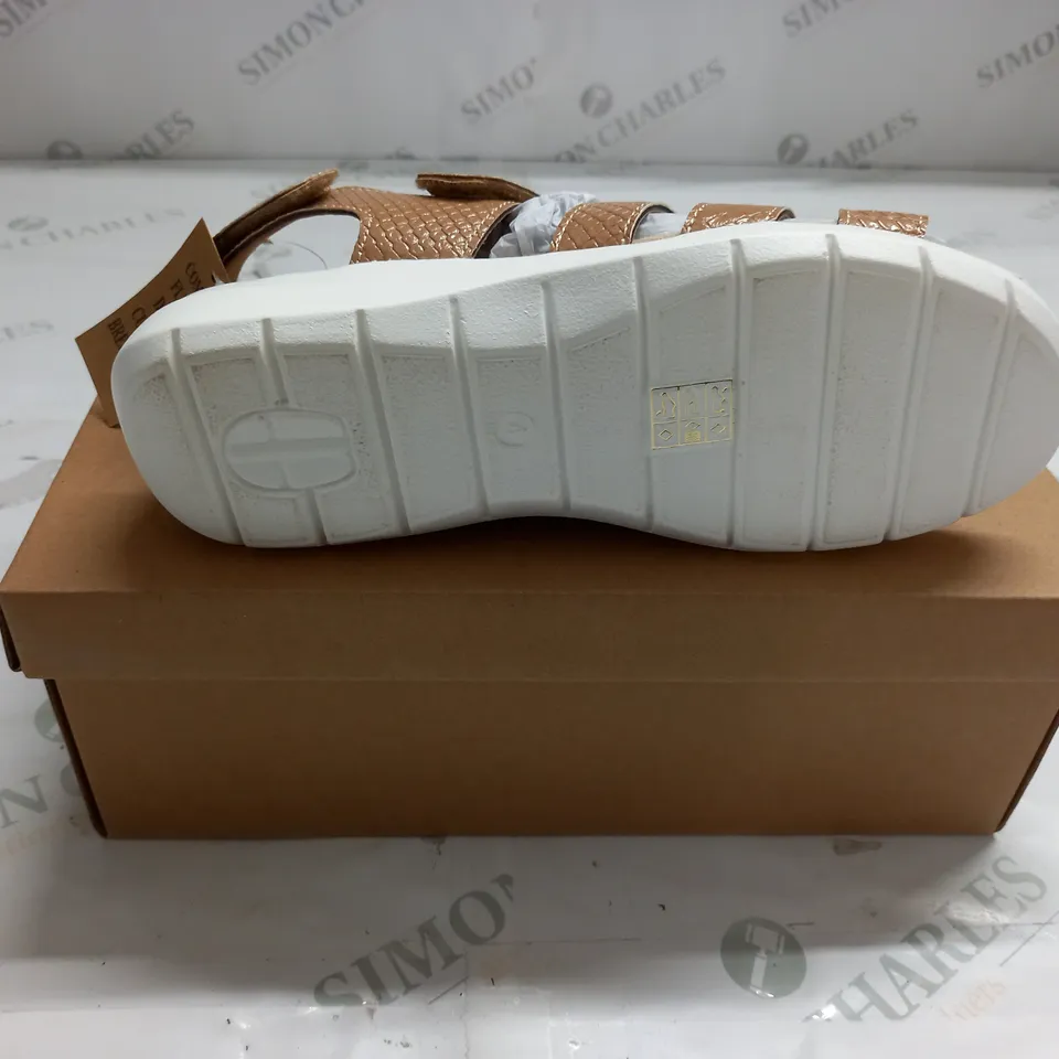 BOXED PAIR OF CUSHION WALK STRAPPY TAN SANDALS - SIZE 4
