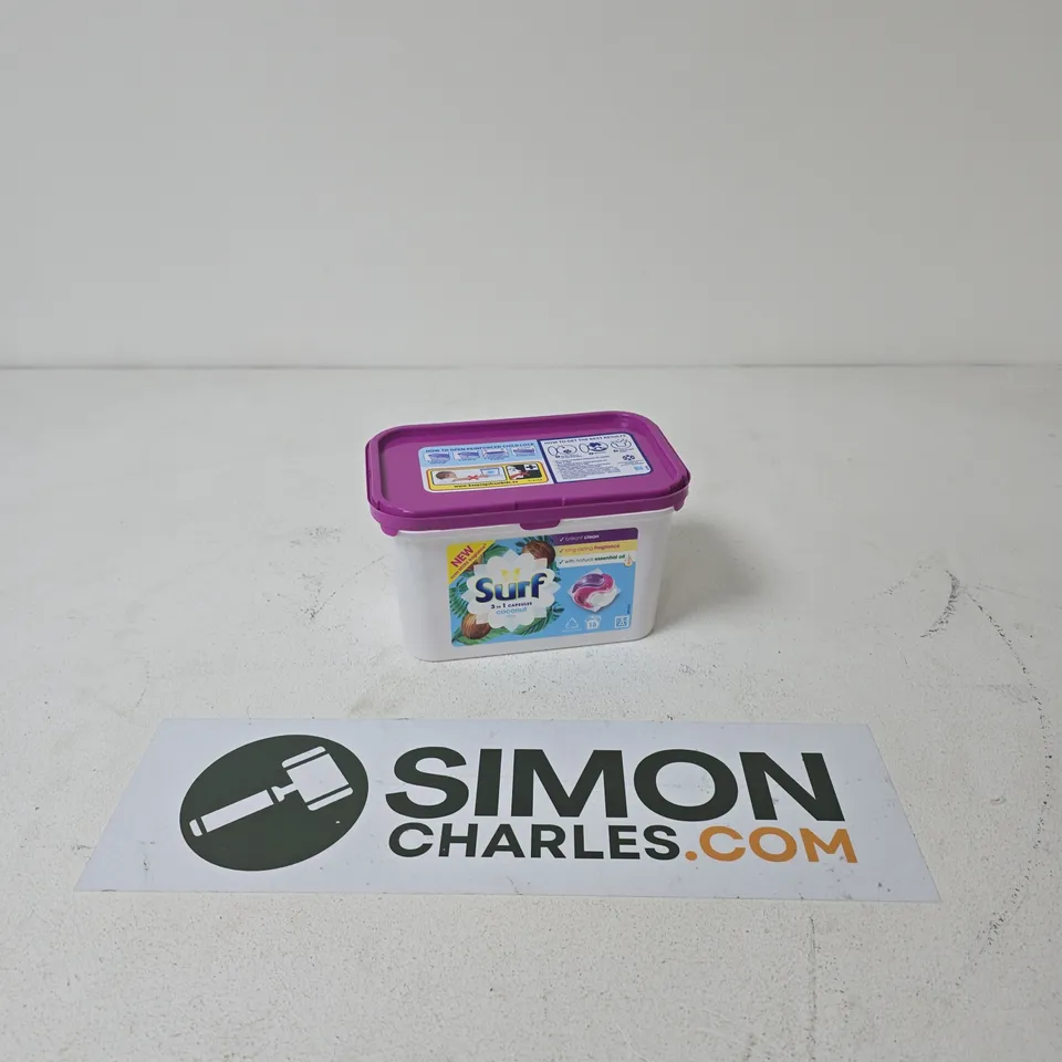 APPROXIMATELY 15 ASSORTED HOUSEHOLD ITEMS INCLUDING DRAINING BOARD AND SURF WASHING CAPSULES 