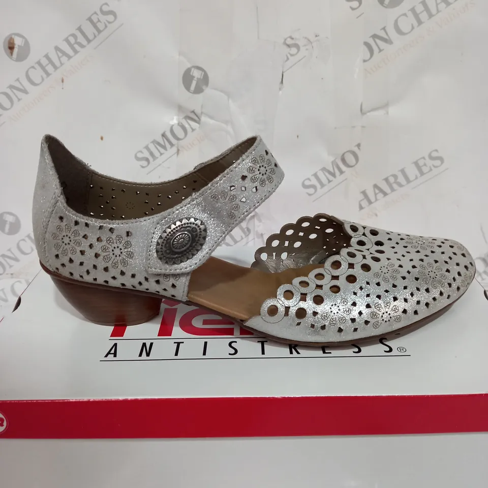 BOXED PAIR OF RIEKER ANTISTRESS HEELED SHOES IN SILVER - SIZE 6