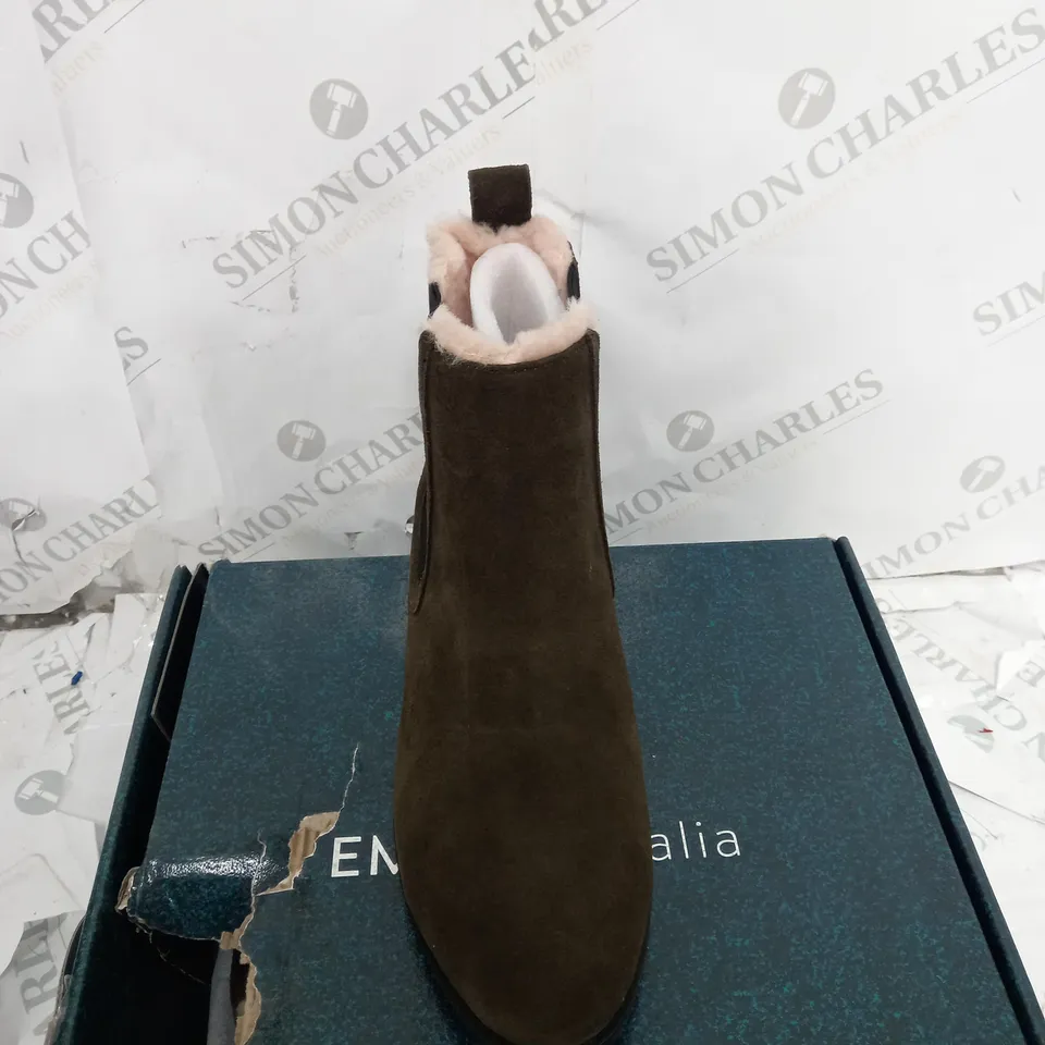 BOXED PAIR OF EMU AUSTRALIA ELLIN SUEDE DARK OLIVE ANKLE BOOTS - SIZE 7