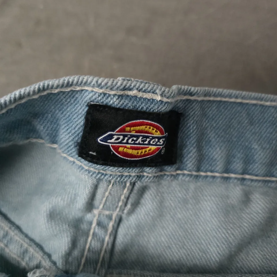 DICKIES GARYVILLE DENIM SHORTS IN VINTAGE BLUE - W30