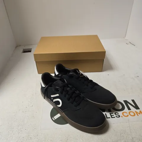 ADIDAS SNEAKERS – BLACK, UK 8.5 (US 9.5) – BOXED