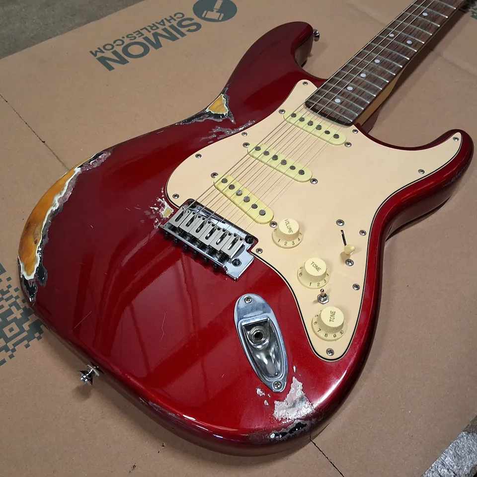 FENDER STRATOCASTER-STYLE ELECTRIC GUITAR – RED (BOLT-ON NECK)