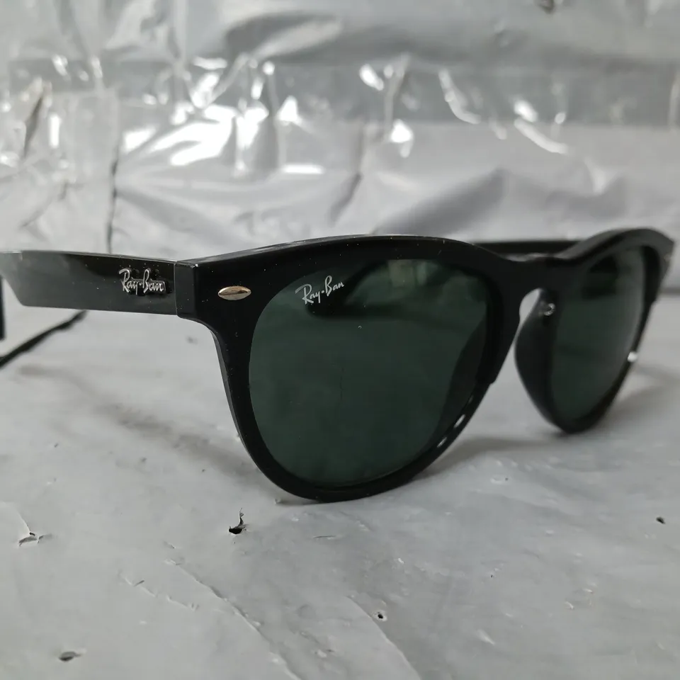 RAY-BAN IRIS PHANTOS SUNGLASSES - BLACK