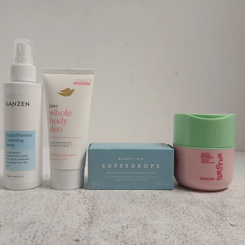 APPROXIMATELY 10 ASSORTED COSMETIC ITEMS INCLUDING VARIOUS MAKES AND BRANDS - COLLECTION ONLY