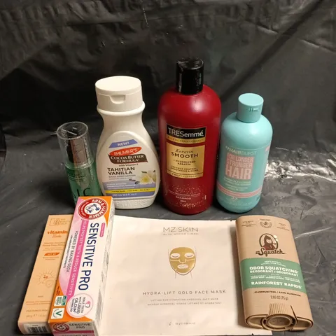 APPROXIMATELY 20 ASSORTED HEALTH & BEAUTY PRODUCTS TO INCLUDE ARM & HAMMER TOOTHPASTE, SQUATCH DEODORANT, ELF SETTING SPRAY ETC