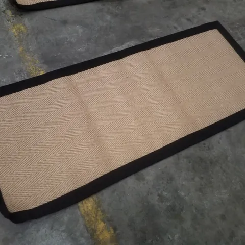 QUALITY DESIGNER AREA RUG APPROXIMATELY 60×150CM